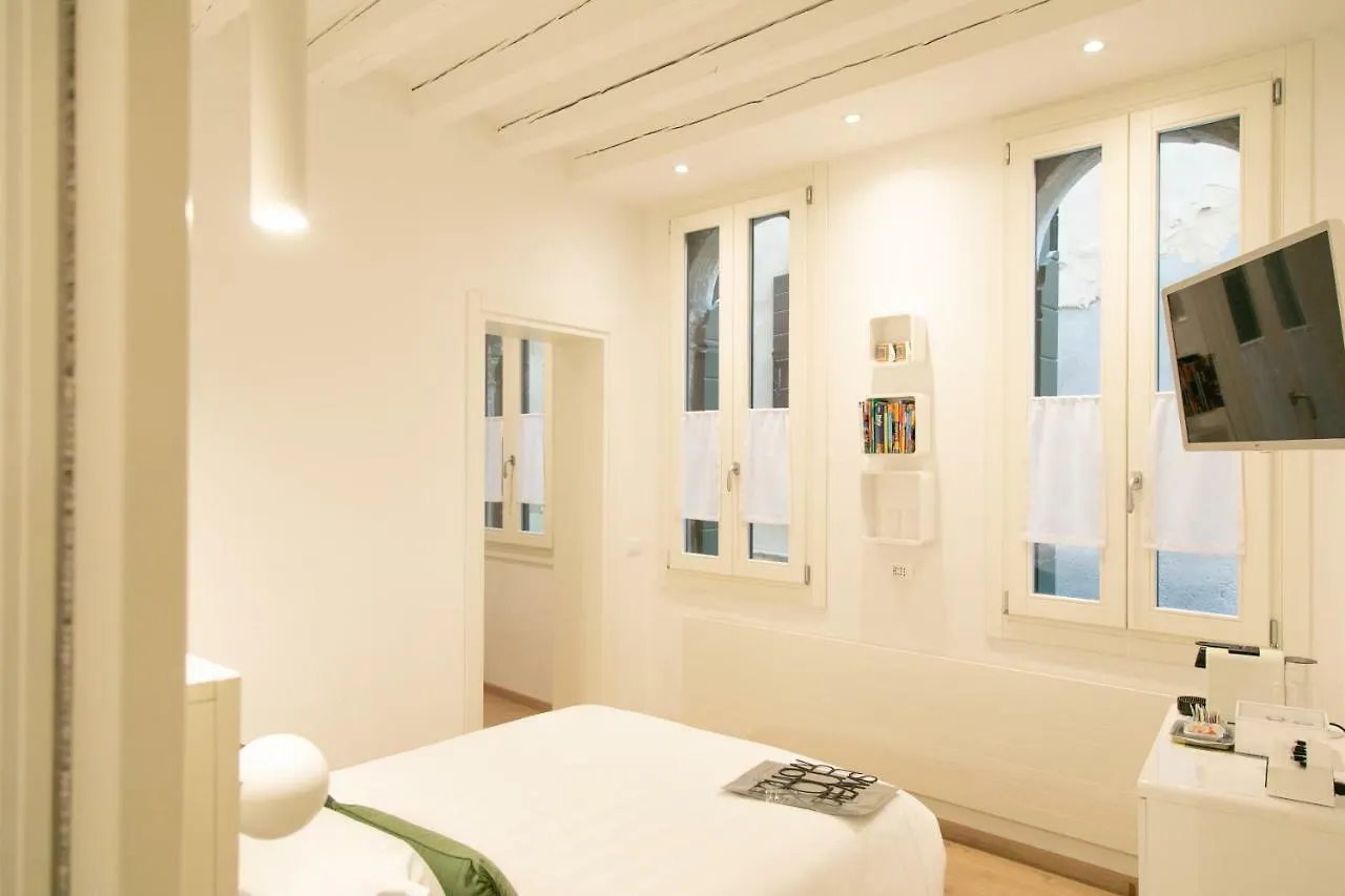 San Marco Design Suites Venice 2*,